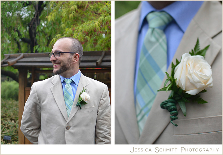 brooklyn-groom-botanic-garden-wedding-photo Groom in tan suit with blue and green tie