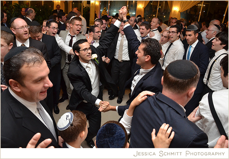 jewish-wedding-dancing Greentree Country Club, New Rochelle wedding