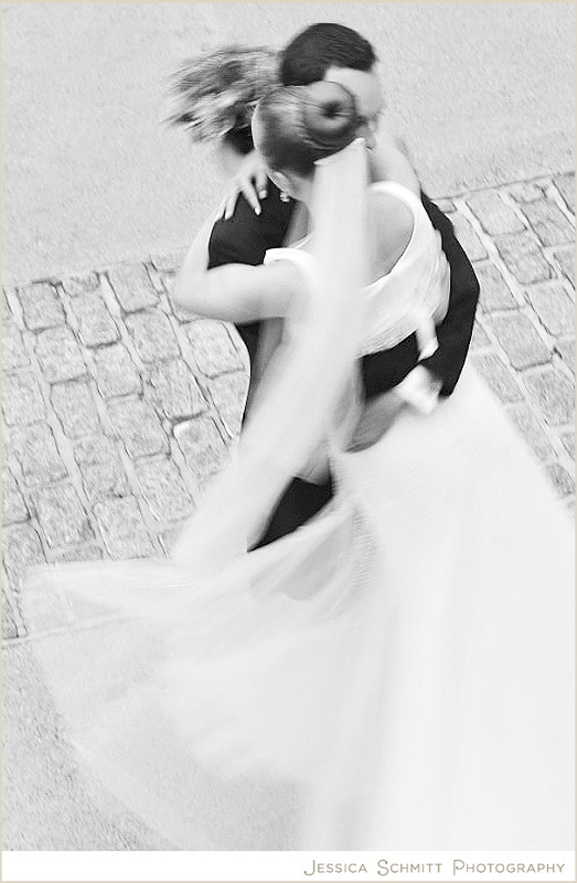 wedding-blur-swirl-spin-photo Unusual artistic wedding photography motion blur