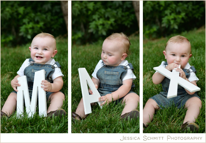 cute-baby-holding-wood-letters-photography cute baby photo idea wooden letters name
