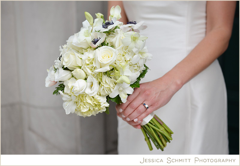 white-flower-wedding-bouquet mixes flower white wedding bouquet