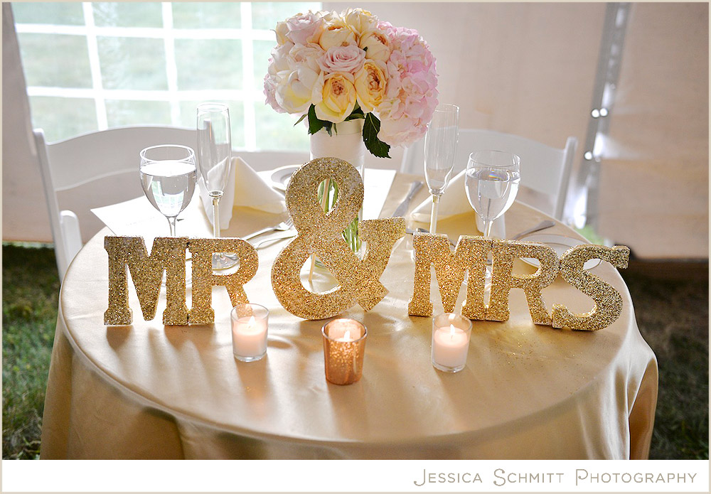 gold-sparkly-letters-wedding MR & MRS sweetheart table