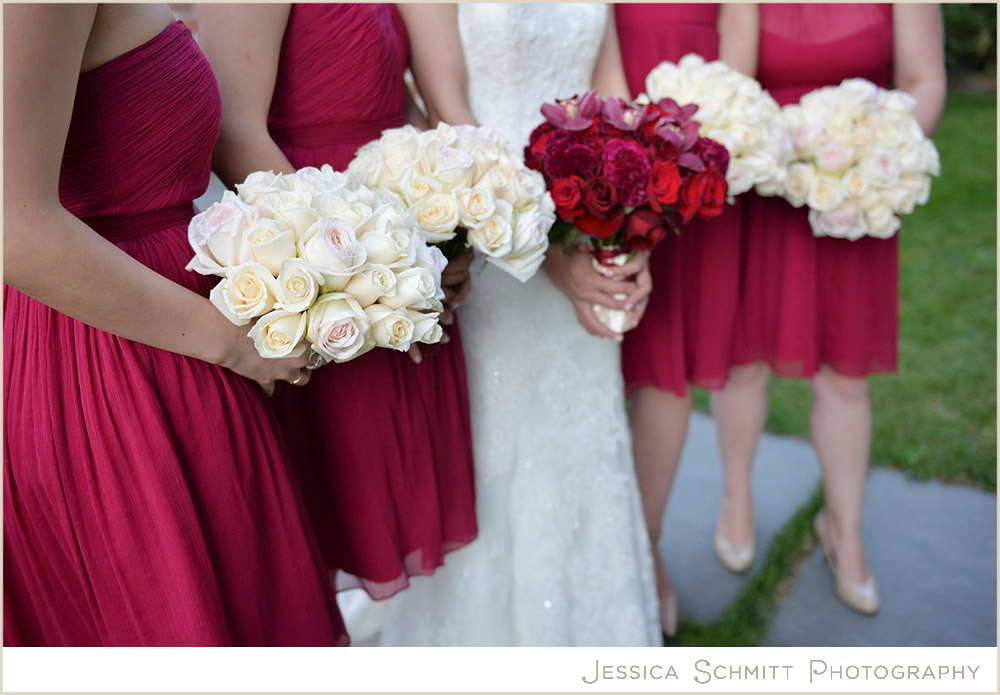 wedding-white-roses-bouquets-red-bridesmaids red dresses wedding photography
