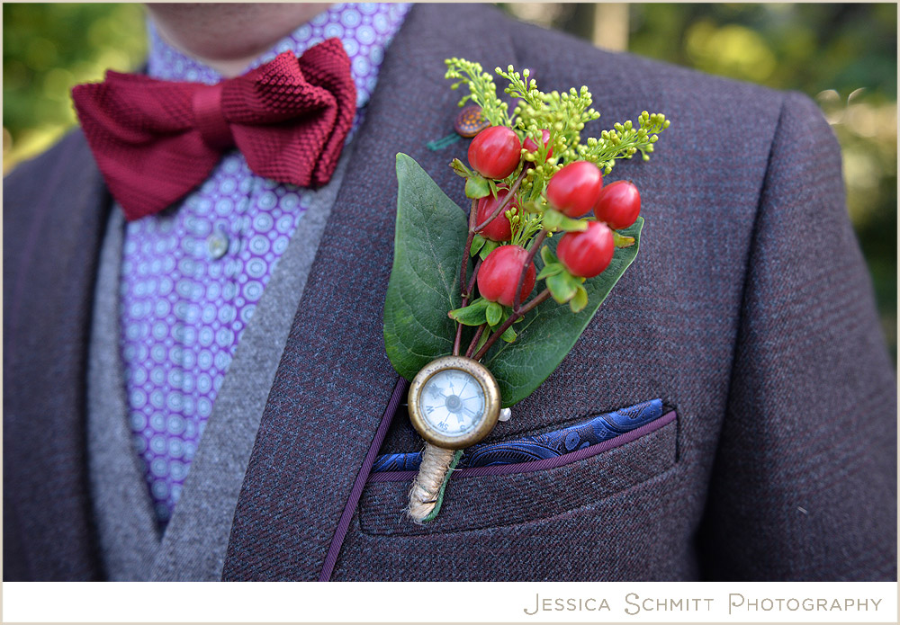 autumn-berry-wedding-boutineer autumn wedding flowers berries