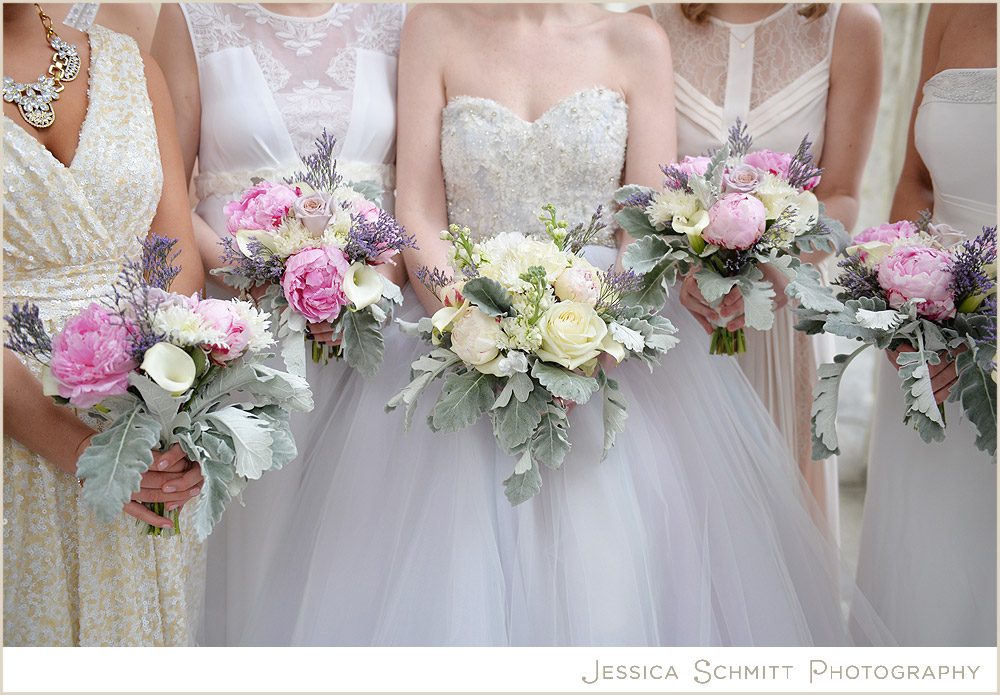 winter-wedding-bouquets winter wedding flowers