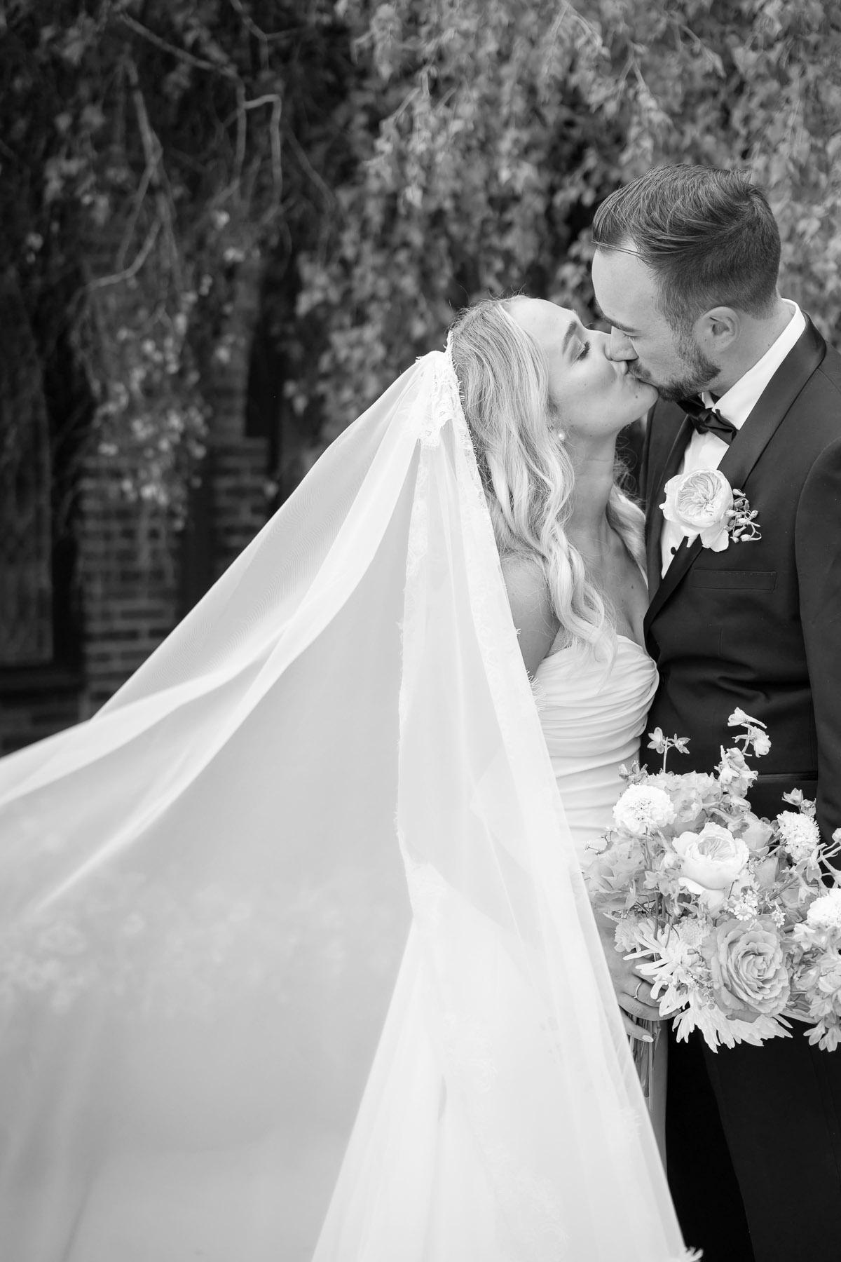 wellshire inn wedding kiss